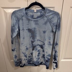 Women’s Lululemon Blue Tie-Dye Long Sleeve Top